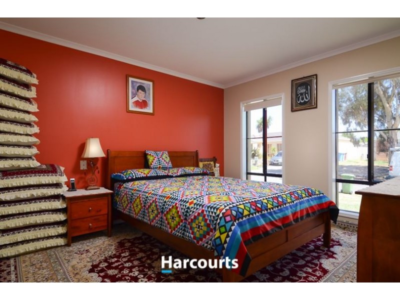 16 Hallmark Drive, Narre Warren South VIC 3805