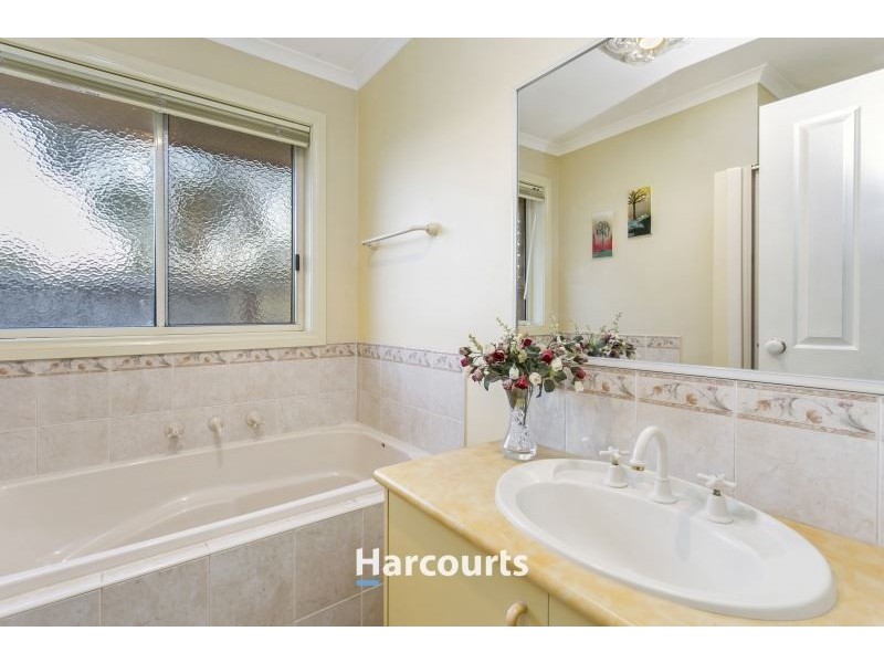 44 Miralie Way, Cranbourne West VIC 3977