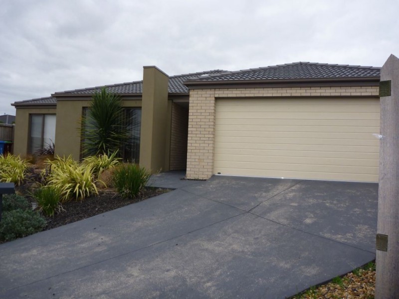10 Greenview Court, Cranbourne North VIC 3977