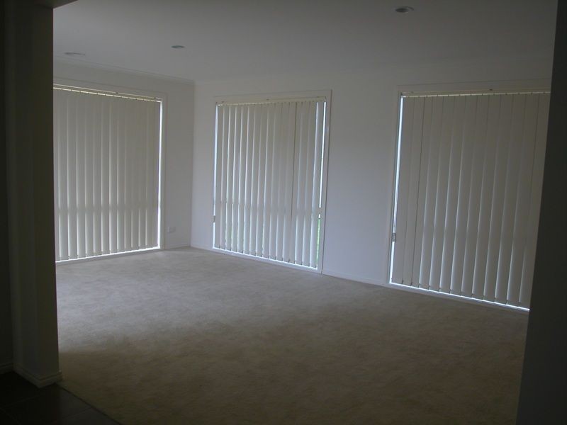 43 Stonehill Circuit, Cranbourne VIC 3977