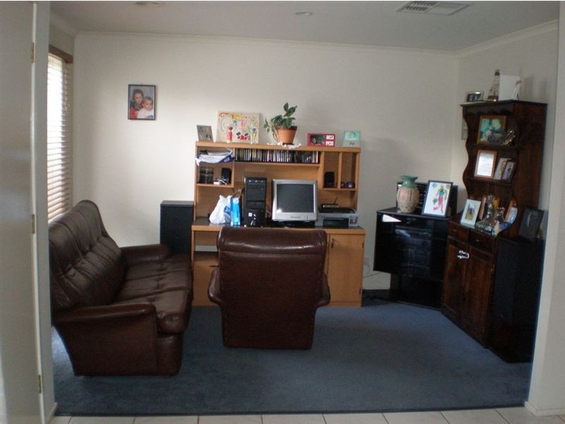 15 Blandford Crescent, Narre Warren South VIC 3805