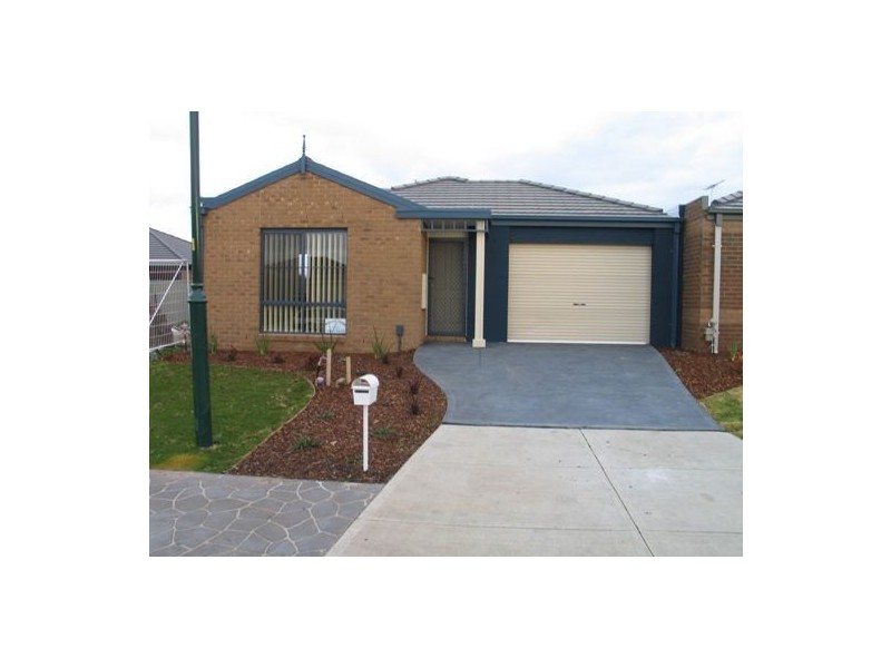 13 Tyndall Street, Cranbourne VIC 3977