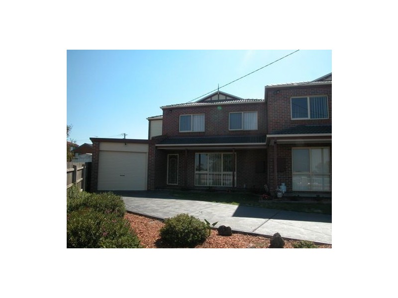 2/4 Ridge Court, Hampton Park VIC 3976