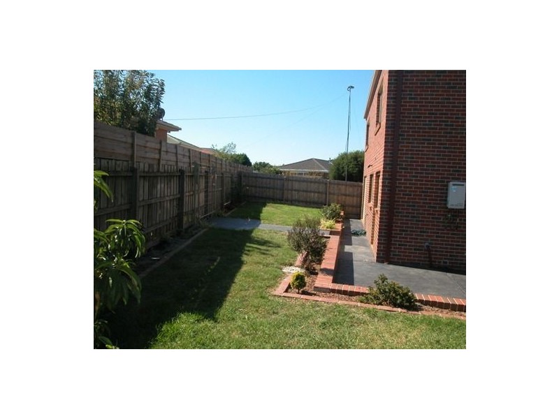 2/4 Ridge Court, Hampton Park VIC 3976