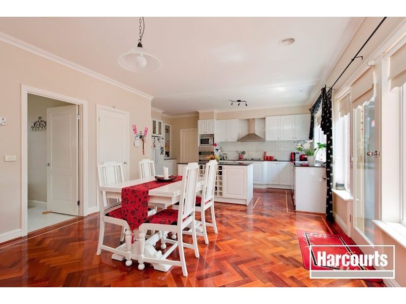 16 Mandurah Chase, Berwick VIC 3806