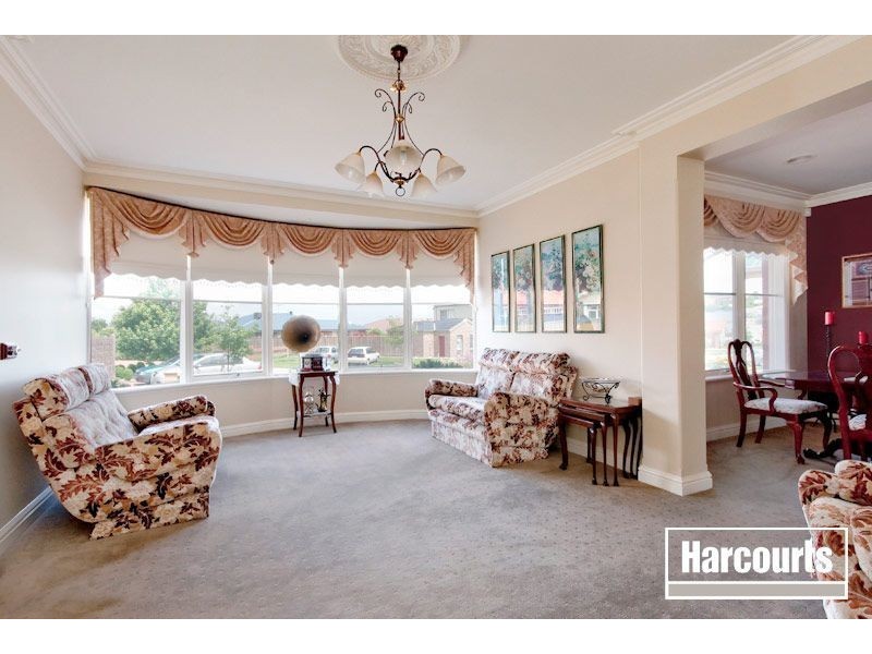 16 Mandurah Chase, Berwick VIC 3806