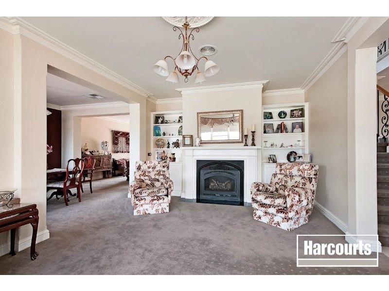 16 Mandurah Chase, Berwick VIC 3806