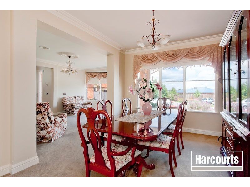 16 Mandurah Chase, Berwick VIC 3806