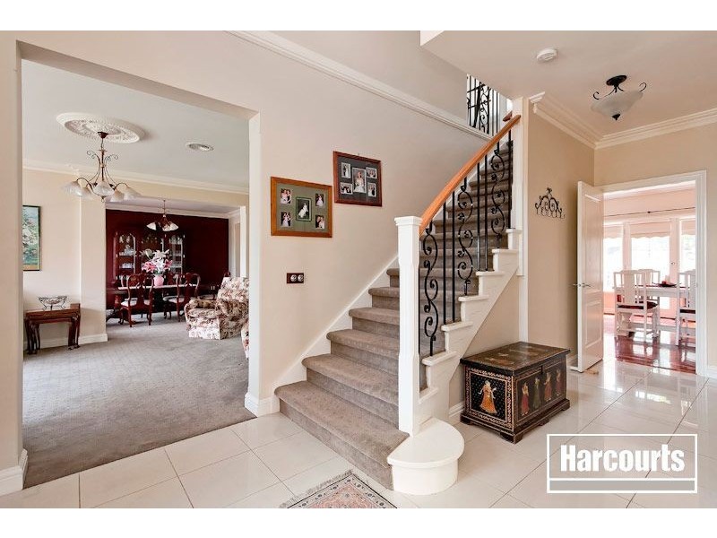 16 Mandurah Chase, Berwick VIC 3806