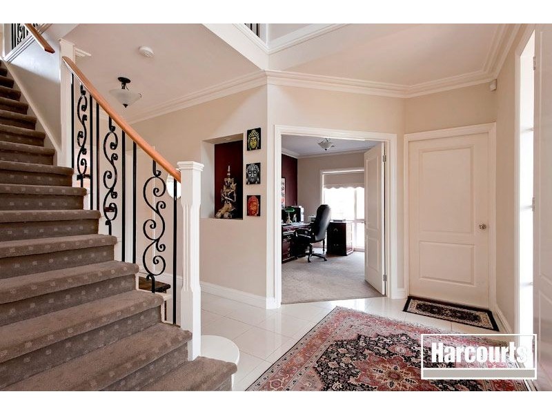 16 Mandurah Chase, Berwick VIC 3806