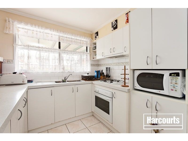 12 Raffindale Crescent, Cranbourne VIC 3977