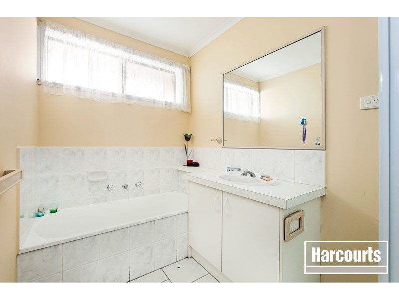 12 Raffindale Crescent, Cranbourne VIC 3977