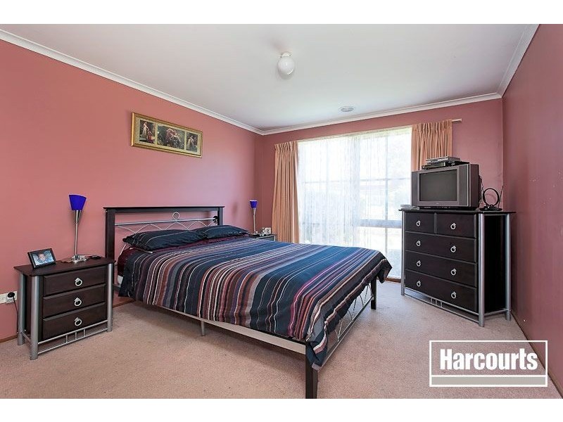 2 England Walk, Narre Warren South VIC 3805