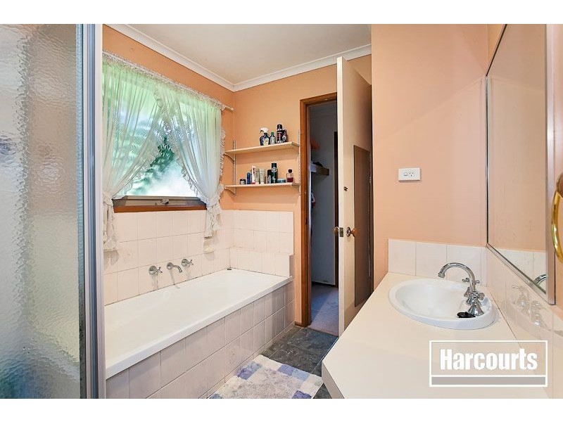 2 England Walk, Narre Warren South VIC 3805