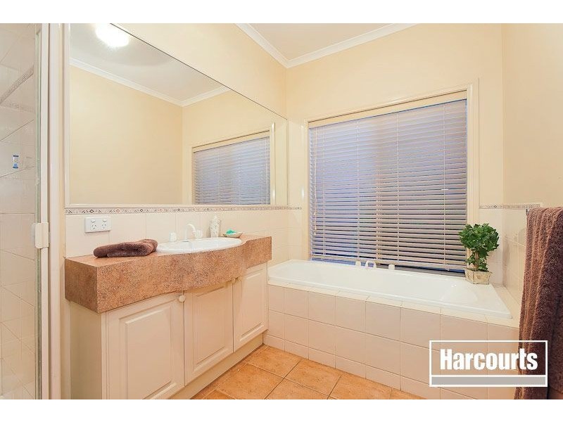 3 Floral Gardens, Narre Warren South VIC 3805