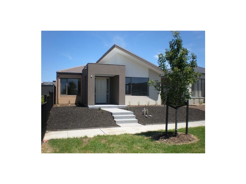 9 Ardor Ave, Cranbourne North VIC 3977