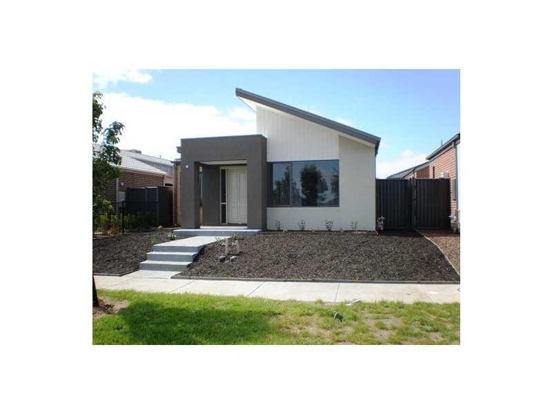 9 Ardor Ave, Cranbourne North VIC 3977