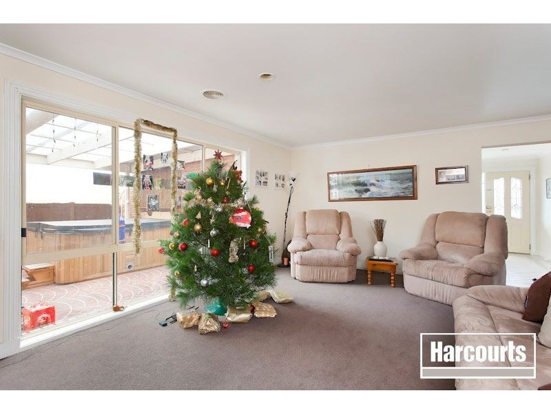 15 Chain Court, Narre Warren South VIC 3805