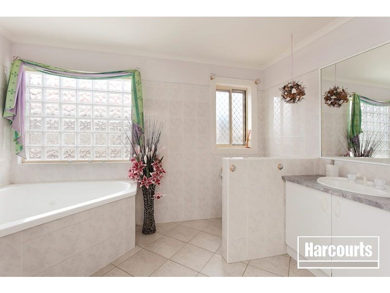 15 Chain Court, Narre Warren South VIC 3805