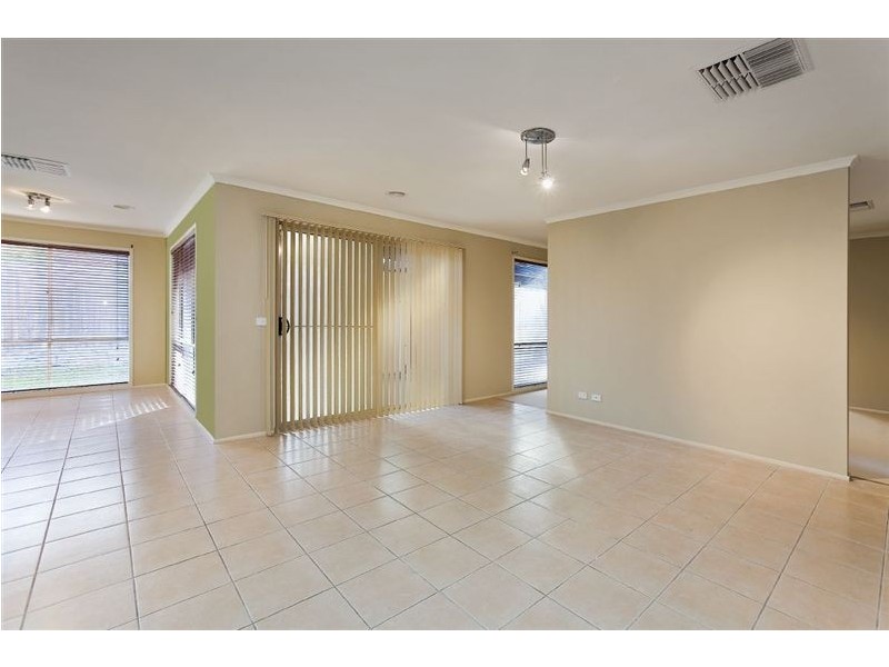 50 Robinswood Parade, Narre Warren South VIC 3805