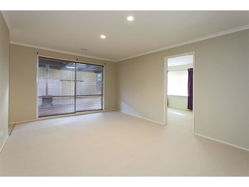 50 Robinswood Parade, Narre Warren South VIC 3805