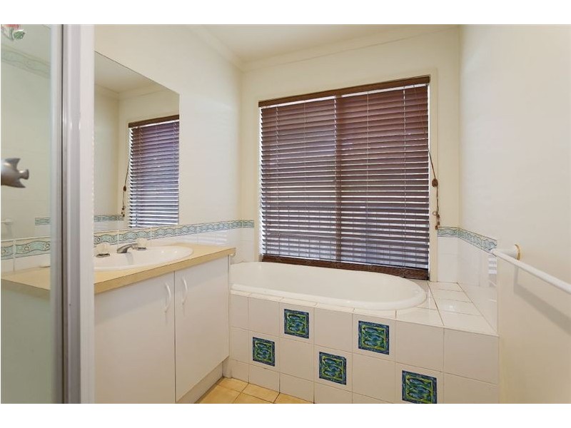 50 Robinswood Parade, Narre Warren South VIC 3805