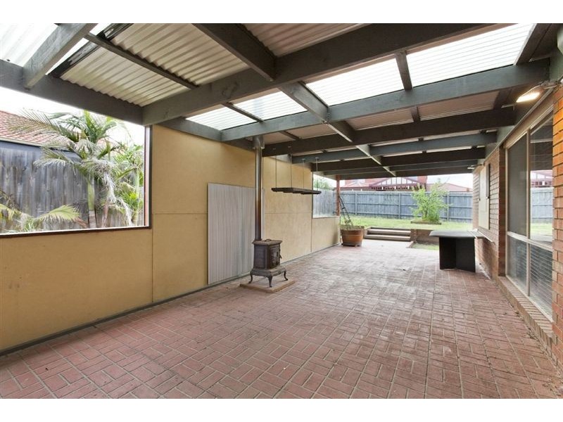 50 Robinswood Parade, Narre Warren South VIC 3805