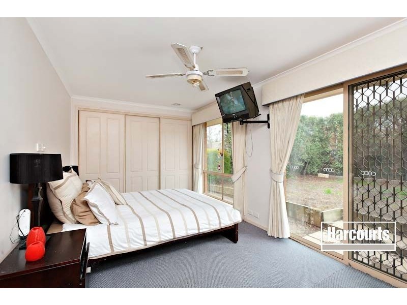 8 Michelle Drive, Hampton Park VIC 3976