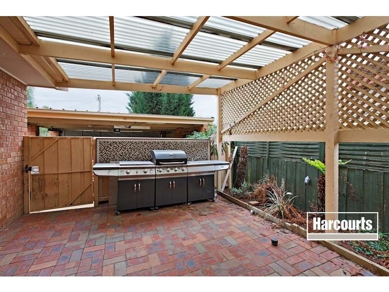 8 Michelle Drive, Hampton Park VIC 3976