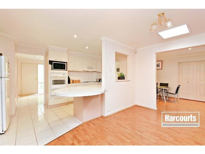 8 Michelle Drive, Hampton Park VIC 3976