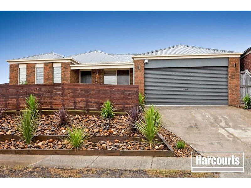 16 Yorkshire Drive, Cranbourne North VIC 3977