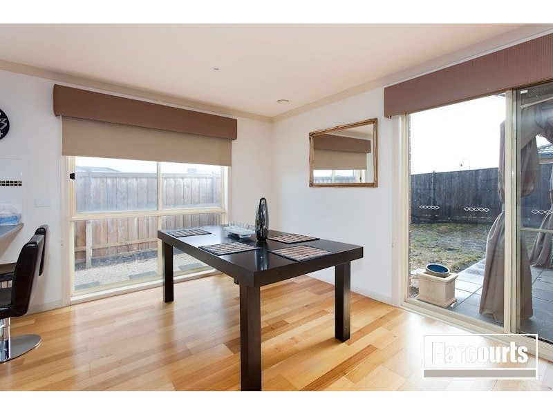 16 Yorkshire Drive, Cranbourne North VIC 3977