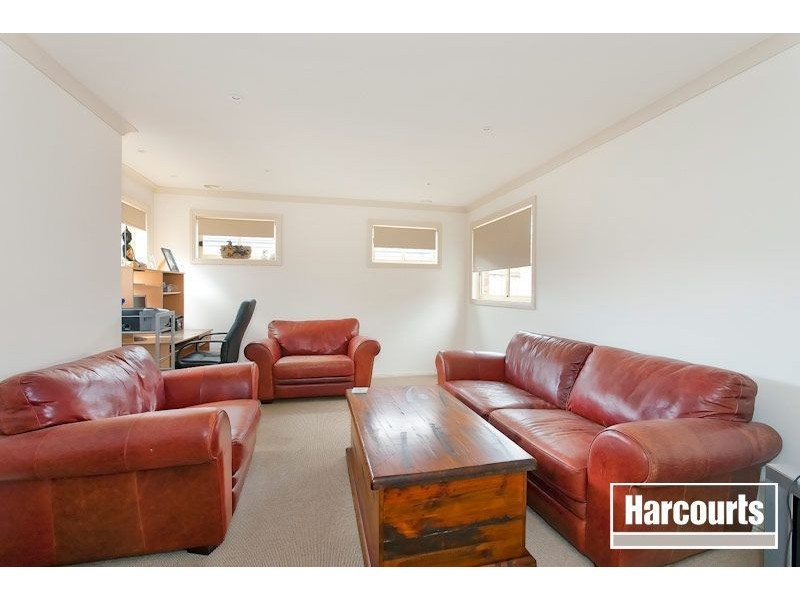 16 Yorkshire Drive, Cranbourne North VIC 3977