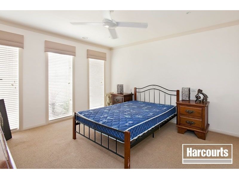 16 Yorkshire Drive, Cranbourne North VIC 3977