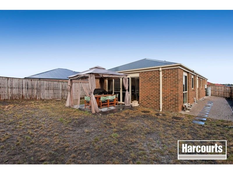 16 Yorkshire Drive, Cranbourne North VIC 3977