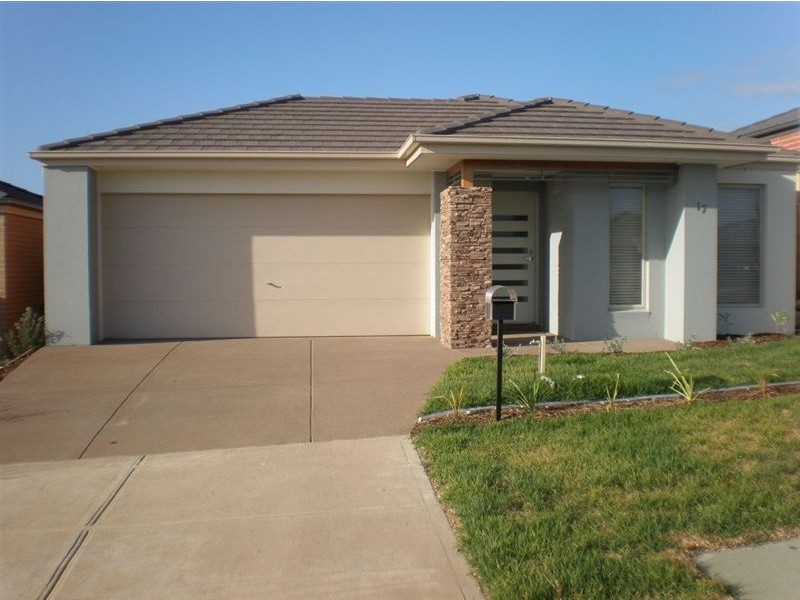 17 Kimberley Grove, Pakenham VIC 3810
