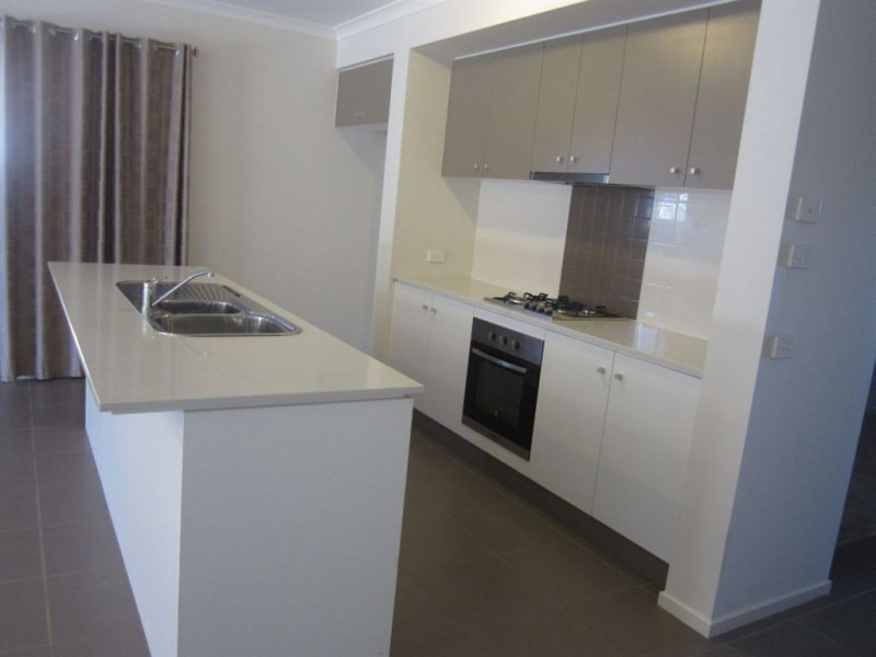 39 Statesman Circuit, Cranbourne VIC 3977
