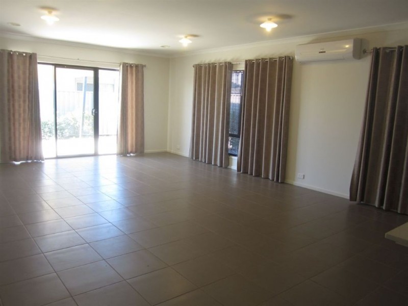 39 Statesman Circuit, Cranbourne VIC 3977