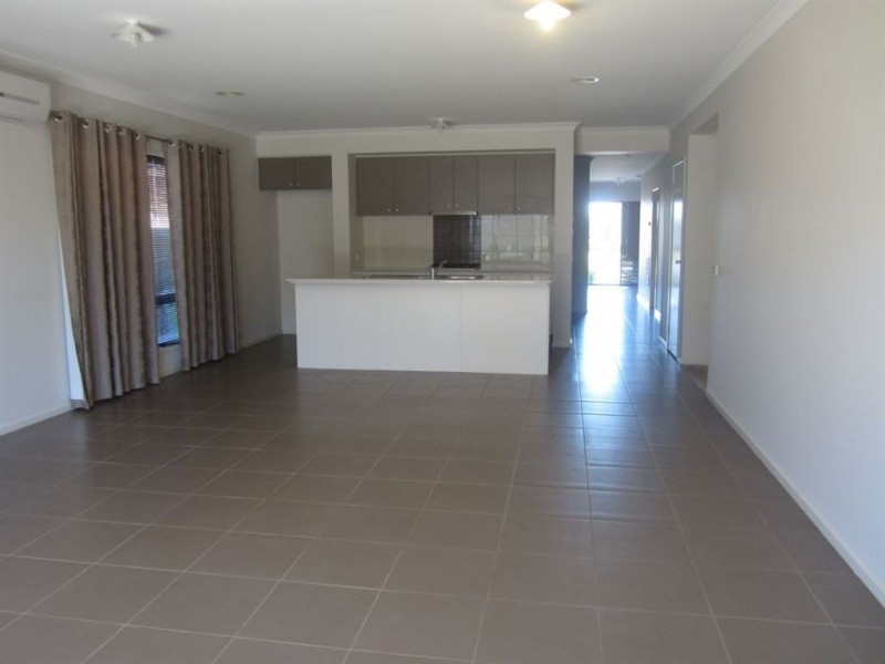 39 Statesman Circuit, Cranbourne VIC 3977