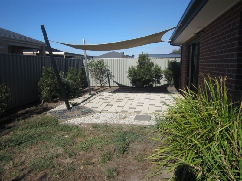 39 Statesman Circuit, Cranbourne VIC 3977