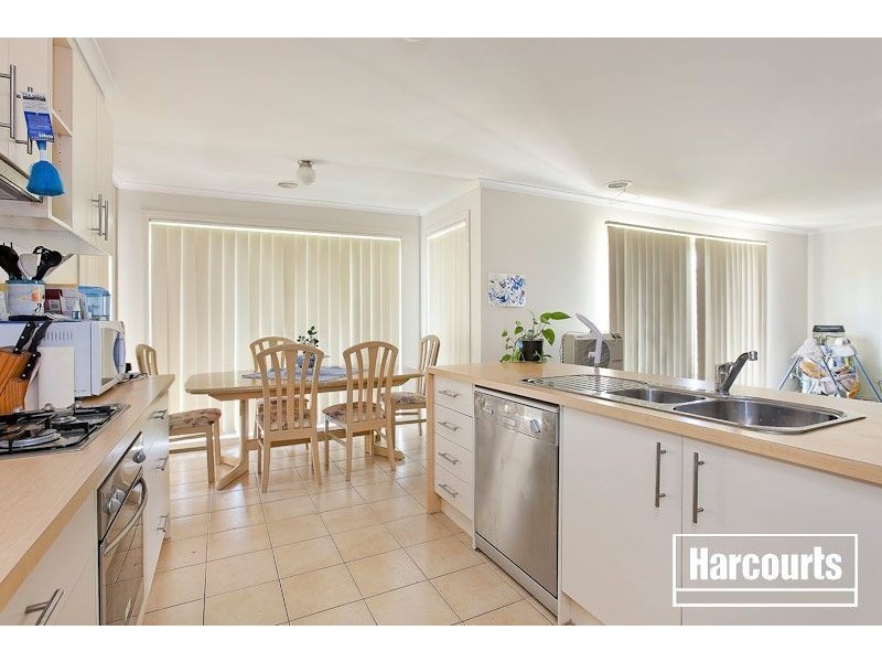 21 Phoenix Ave, Cranbourne North VIC 3977