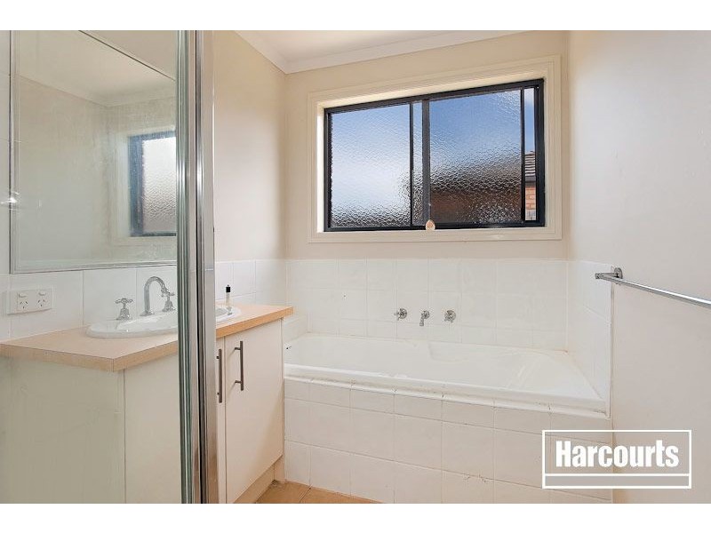 21 Phoenix Ave, Cranbourne North VIC 3977