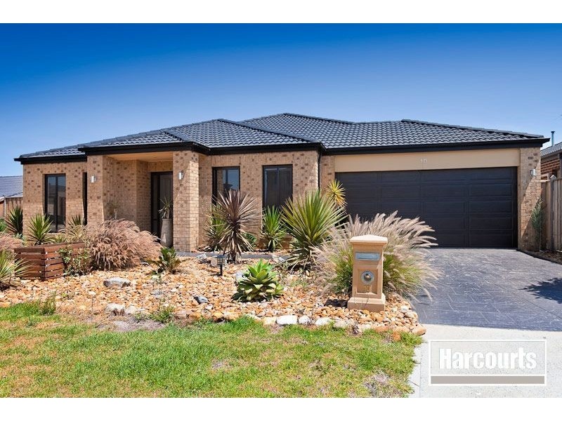 10 Middlesex Court, Cranbourne North VIC 3977