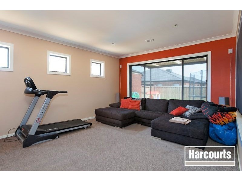 10 Middlesex Court, Cranbourne North VIC 3977