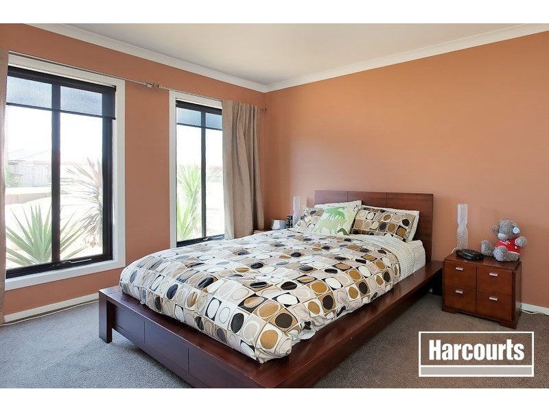 10 Middlesex Court, Cranbourne North VIC 3977