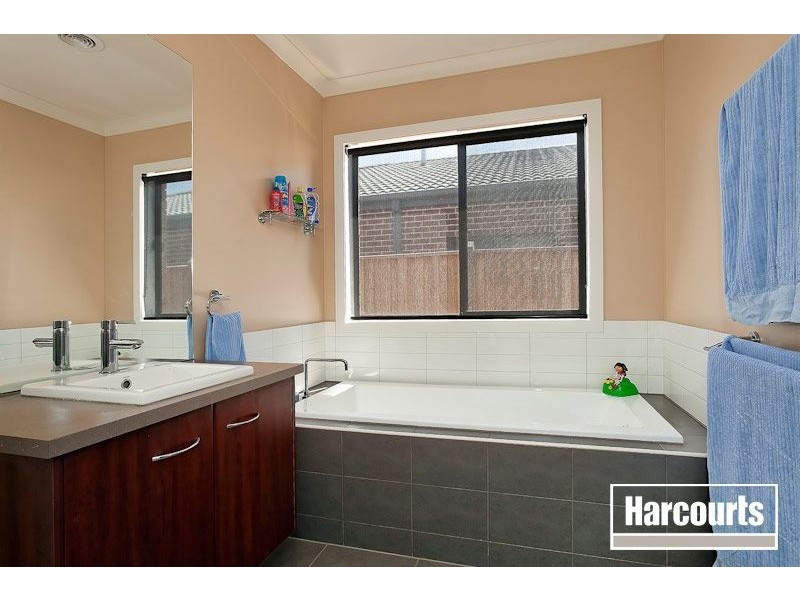 10 Middlesex Court, Cranbourne North VIC 3977