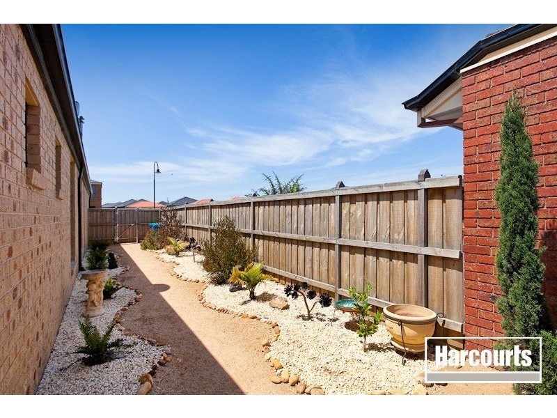 10 Middlesex Court, Cranbourne North VIC 3977