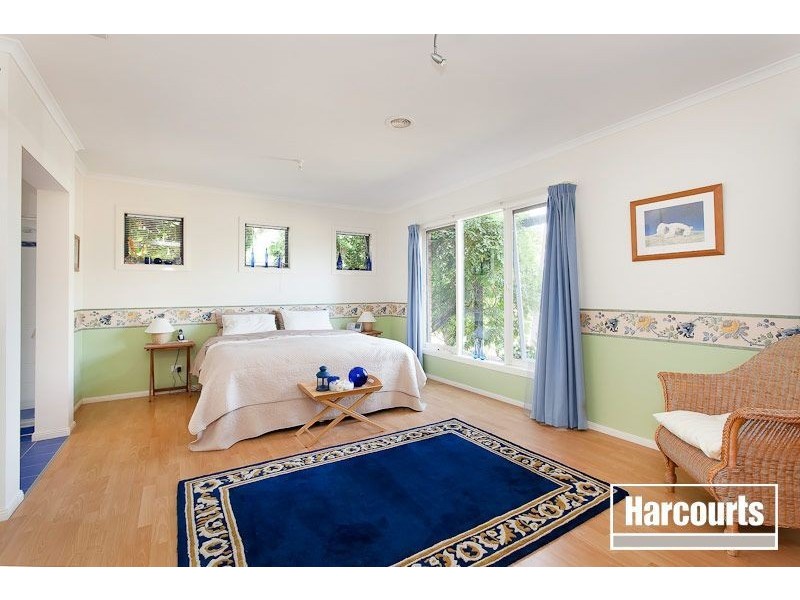 2 St Ives Drive, Narre Warren South VIC 3805