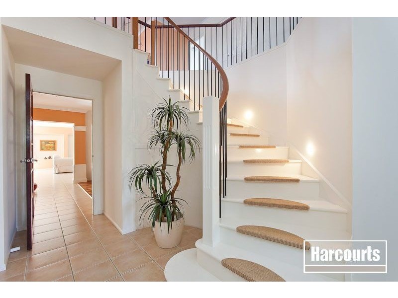 2 St Ives Drive, Narre Warren South VIC 3805