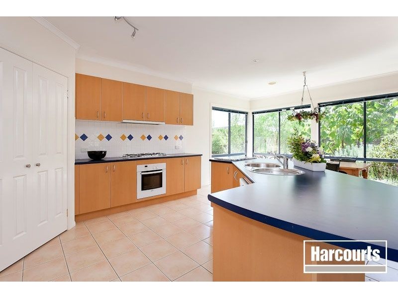 2 St Ives Drive, Narre Warren South VIC 3805